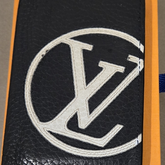 Louis Vuitton Elegant Black Leather Card Holder Pocket Organizer